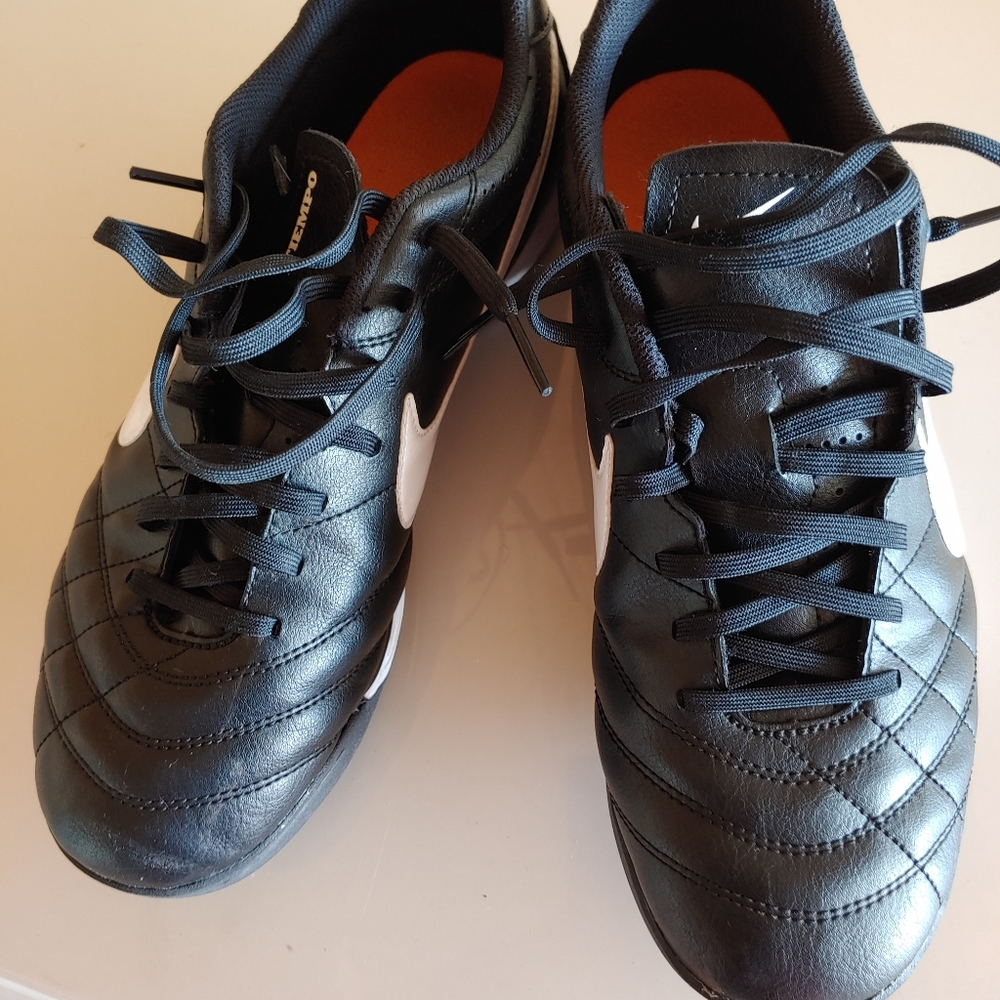 Men Nike Tiempo